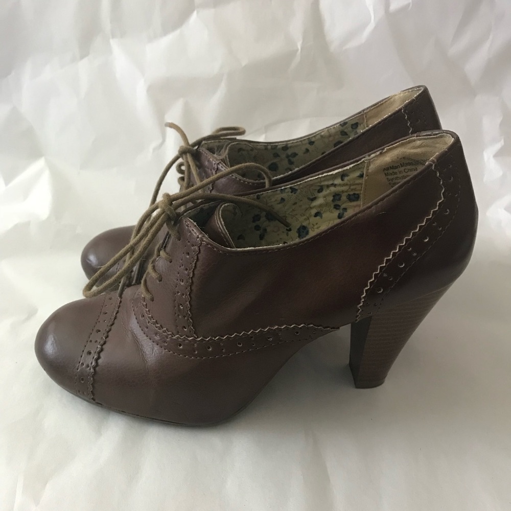 Chunky heel wingtip oxford